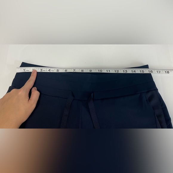 Athleta Metro Downtown Shorts - Picture 5 of 11